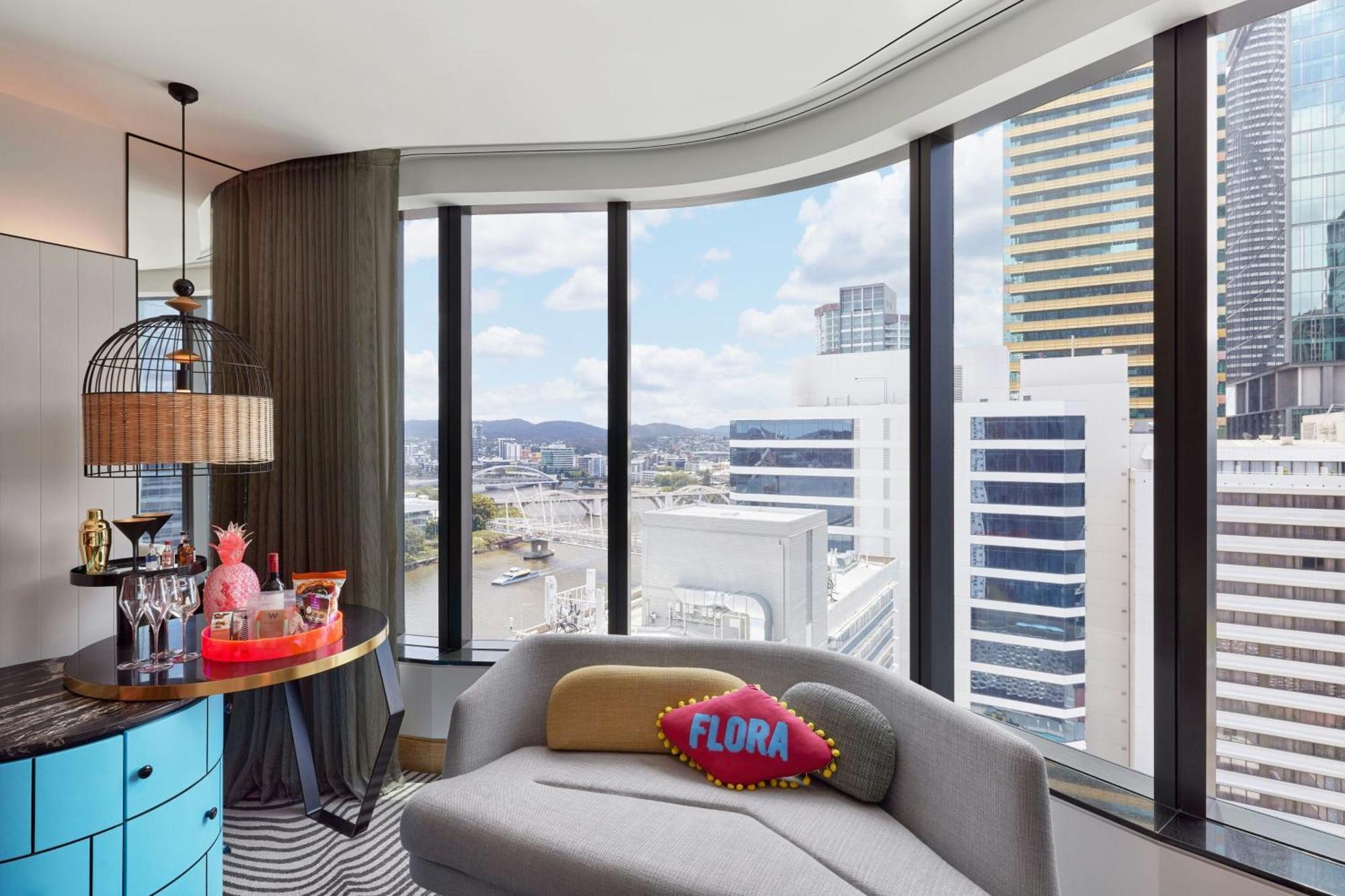 Hotel W Brisbane Esterno foto A view of the living room in a typical apartment at Flora
